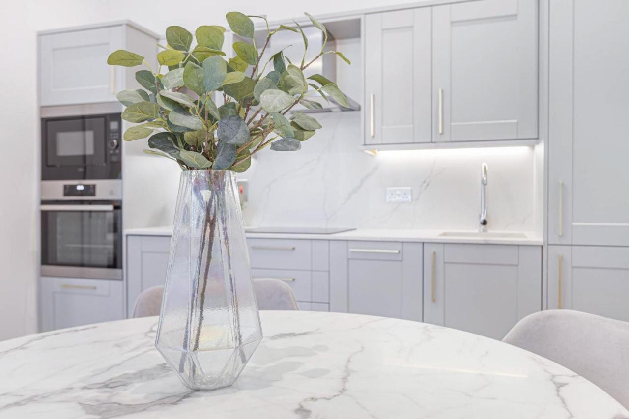 Royal Kensington - Premium 3 bed Apartment London Bagian luar foto